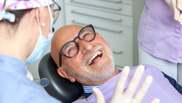Full Dentures or Dental Partials? Know Which One You Need